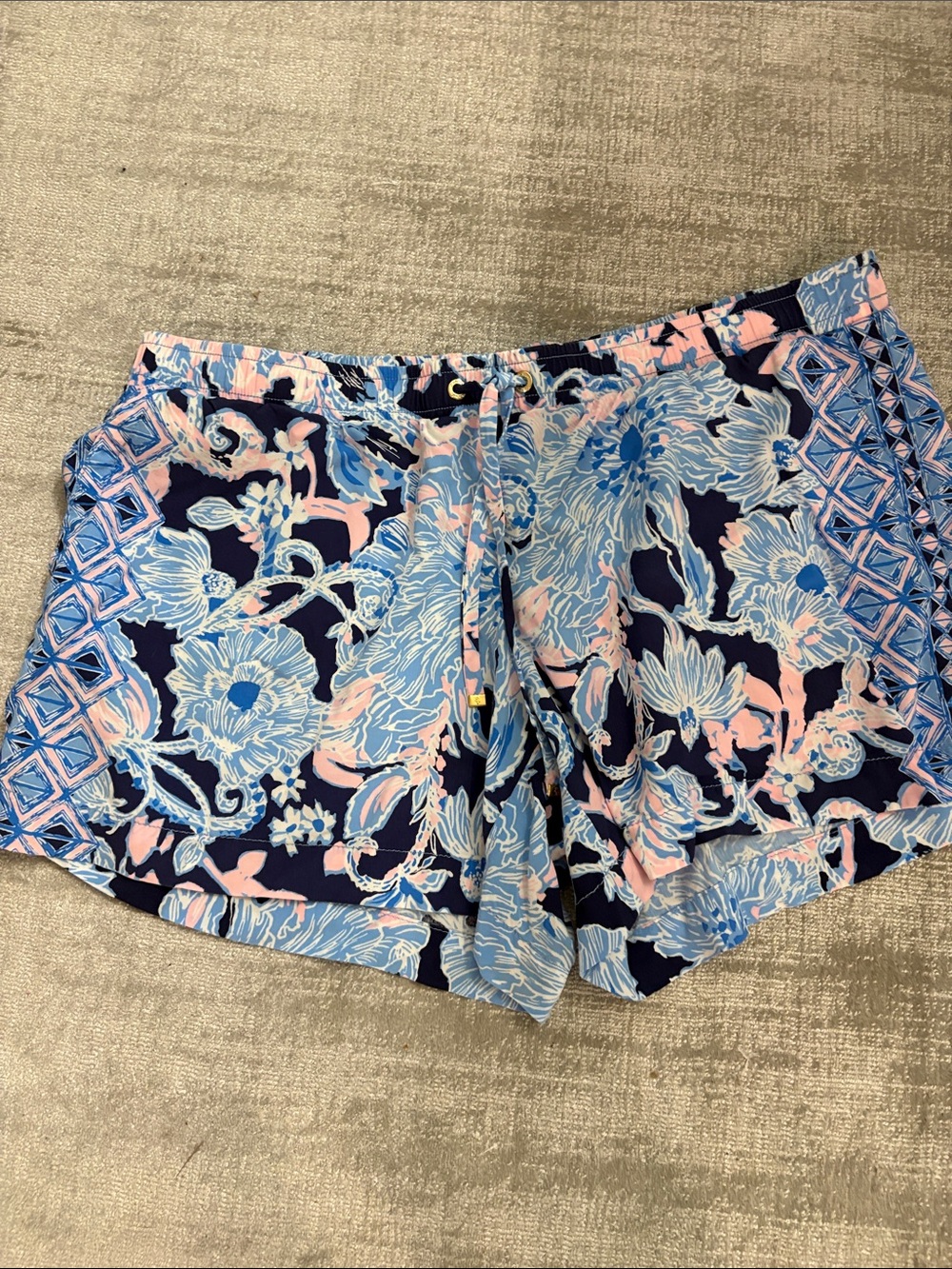 Lilly Pulitzer Katie pull on-shorts.  Size XL